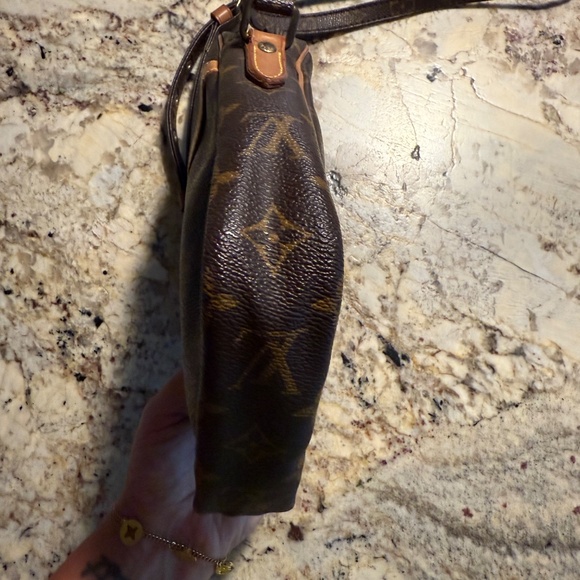 Vintage Louis Vuitton Monogram Danube Crossbody (2001) - Picture 4 of 12